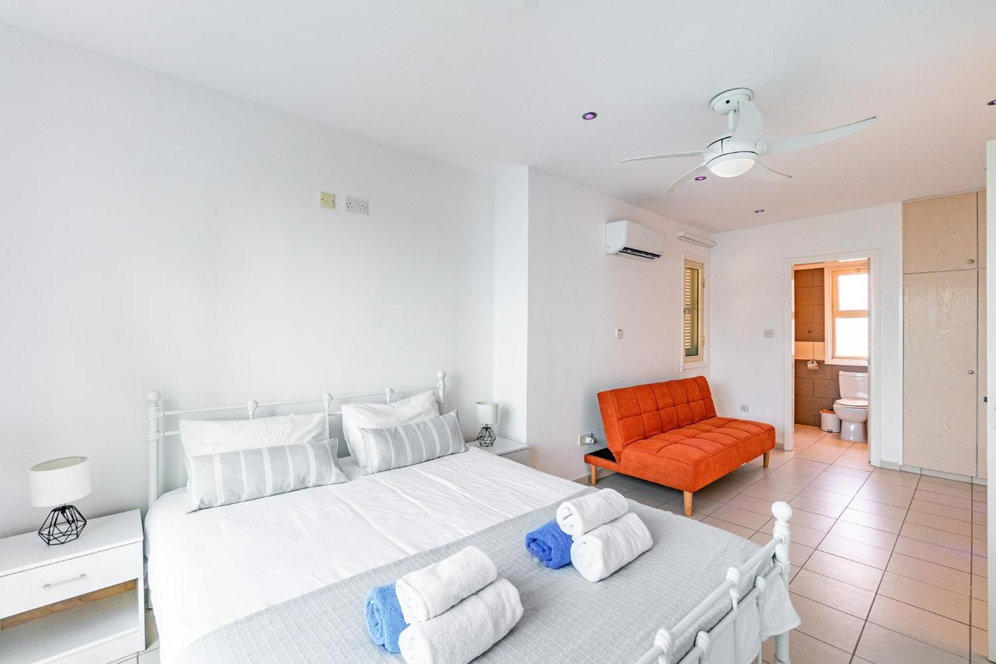 Beach Front Villa Mer Blu By Ezoria Villas Coral Bay Exterior photo