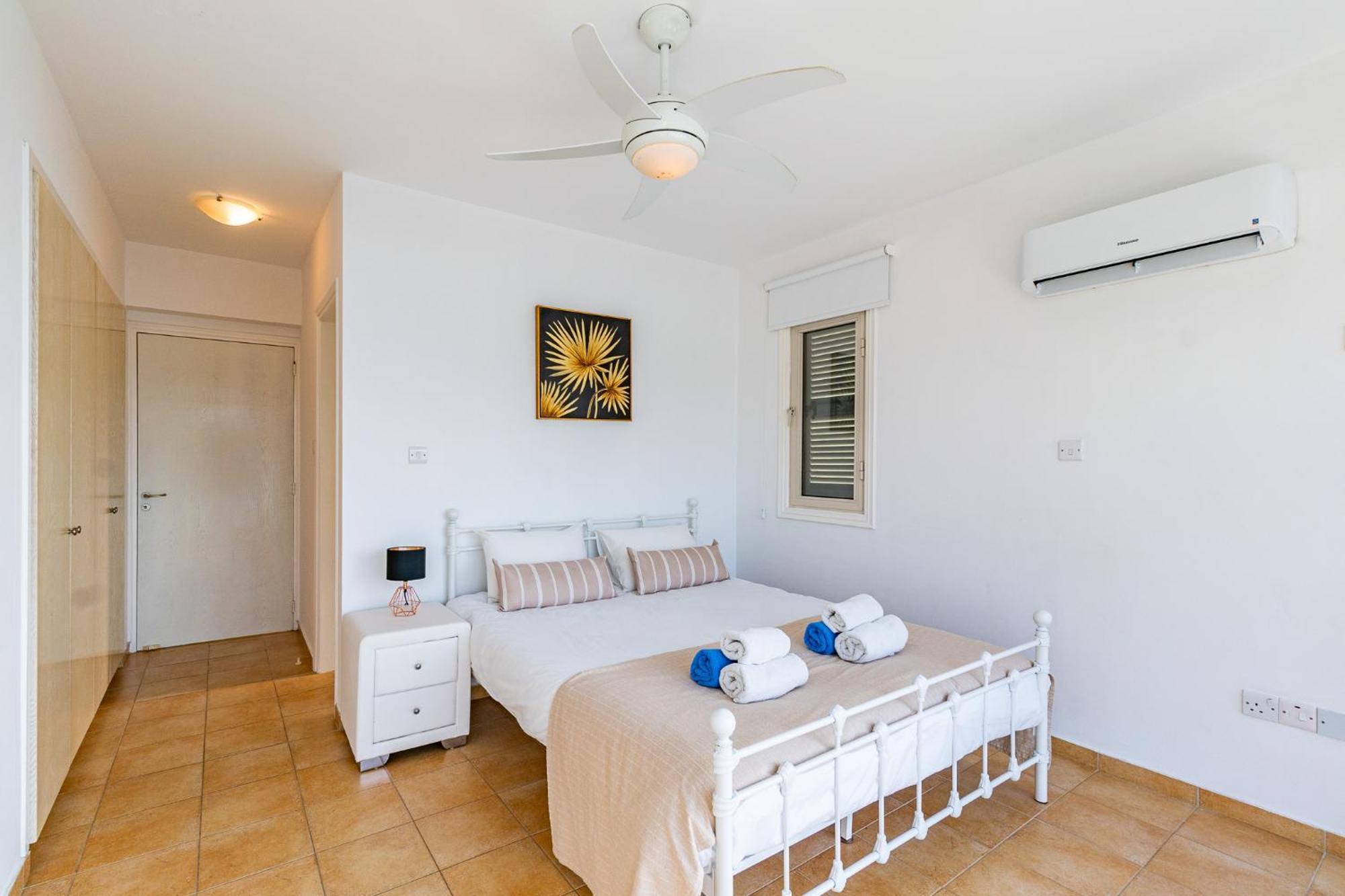 Beach Front Villa Mer Blu By Ezoria Villas Coral Bay Exterior photo