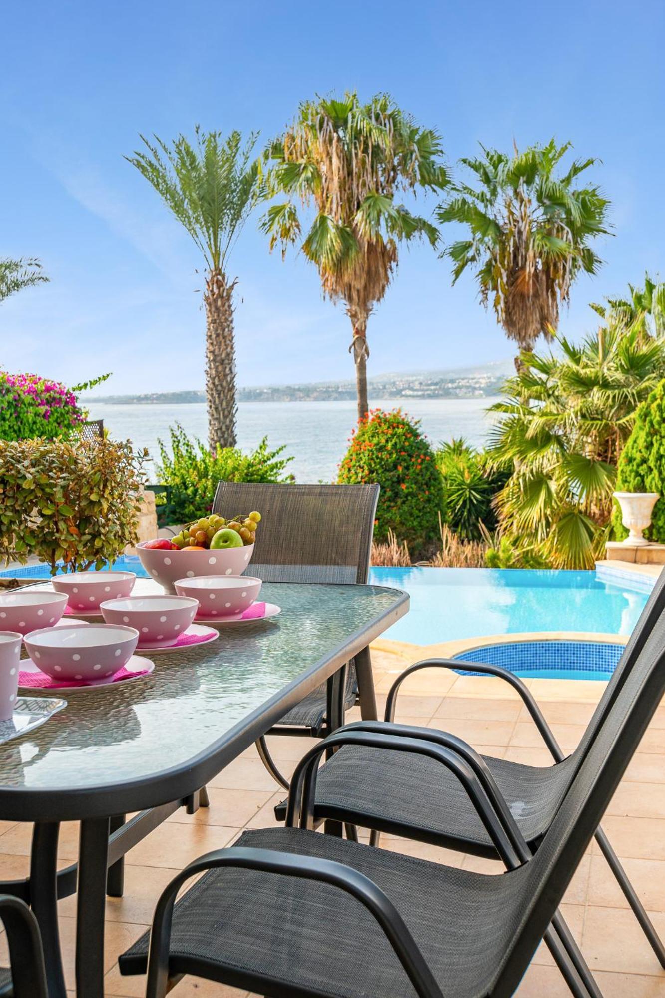 Beach Front Villa Mer Blu By Ezoria Villas Coral Bay Exterior photo