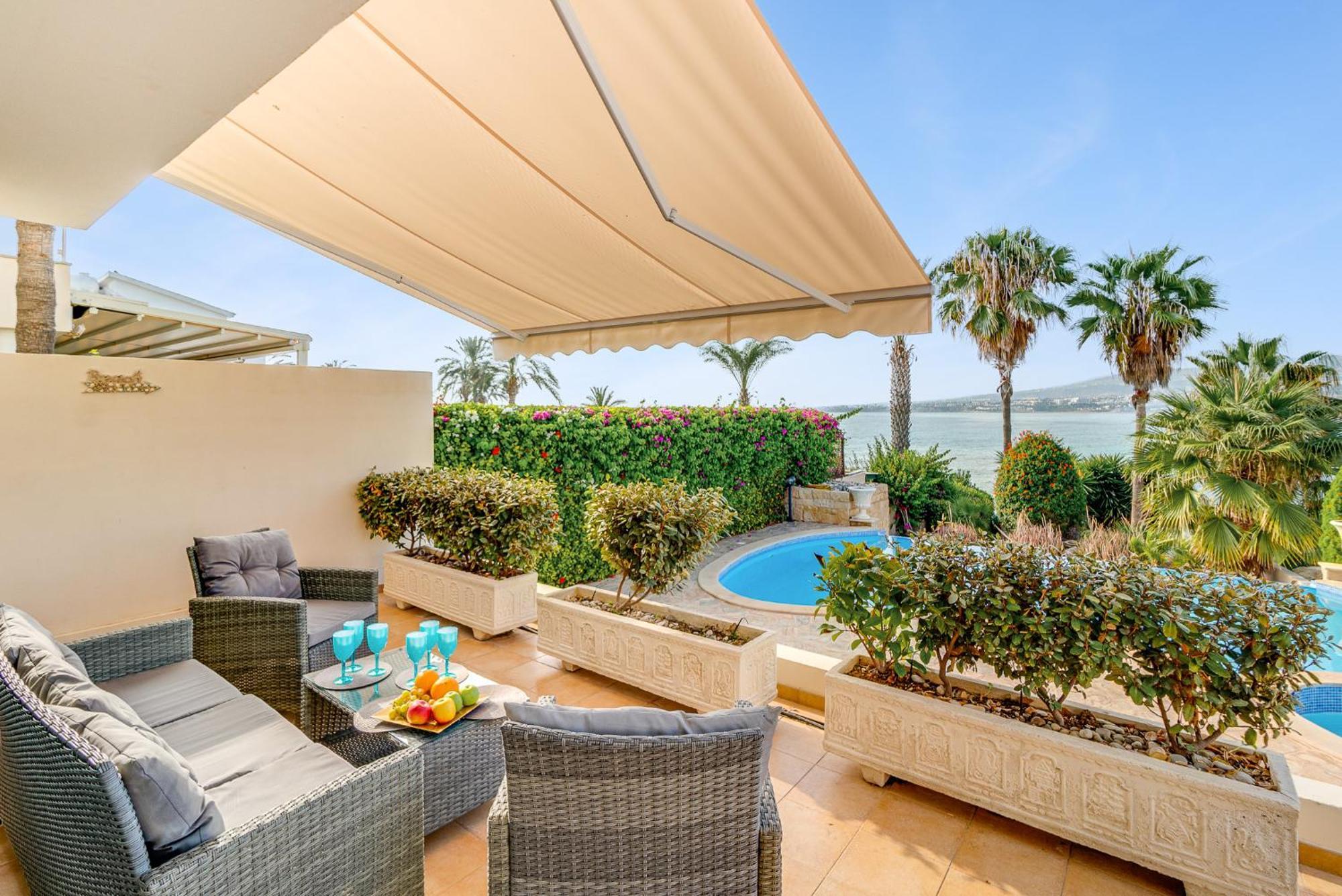 Beach Front Villa Mer Blu By Ezoria Villas Coral Bay Exterior photo