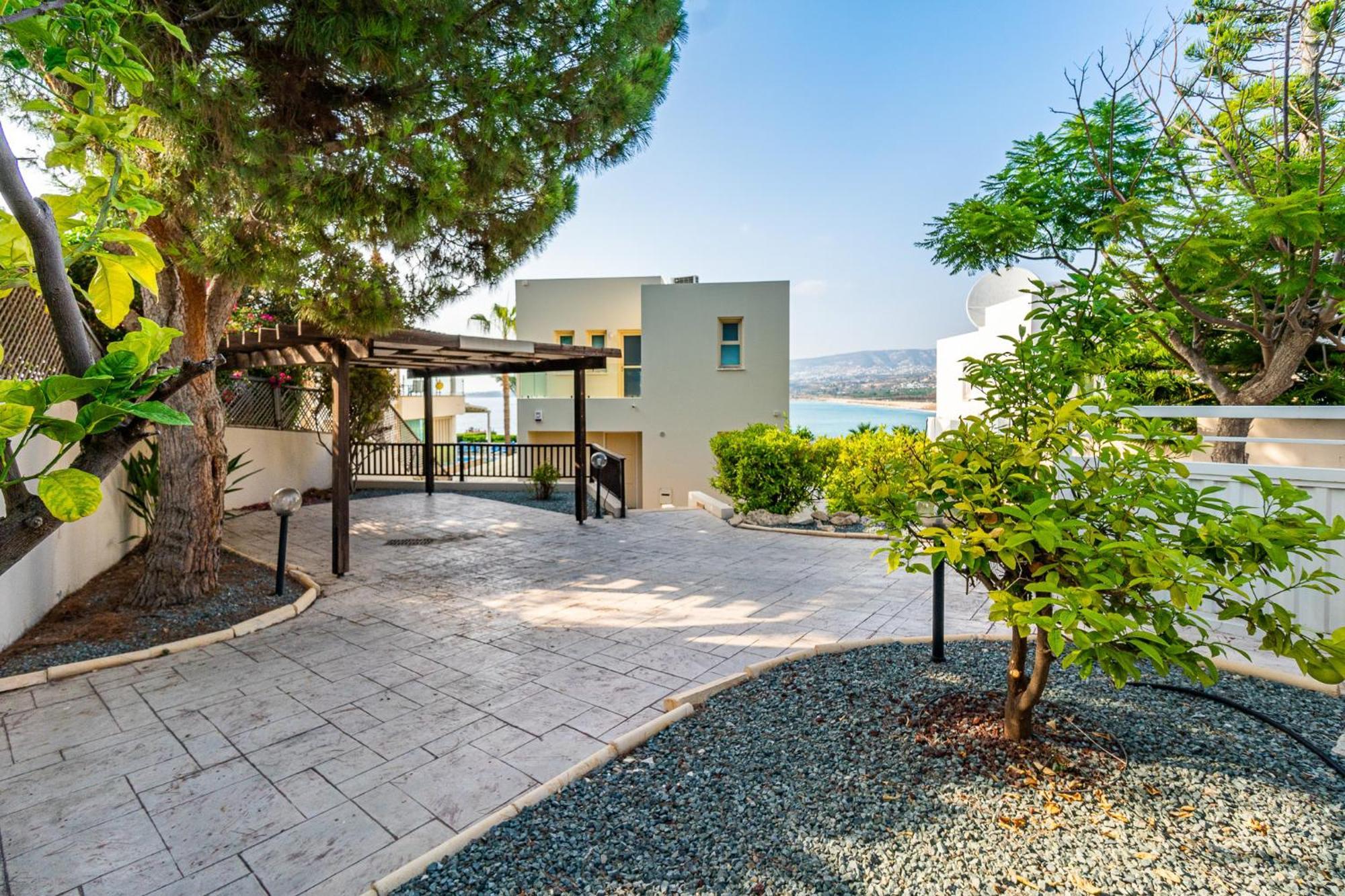 Beach Front Villa Mer Blu By Ezoria Villas Coral Bay Exterior photo